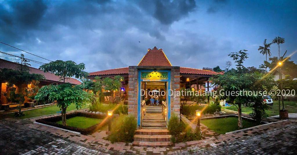 Djoglo Djatimalang Guesthouse Blitar Kültér fotó