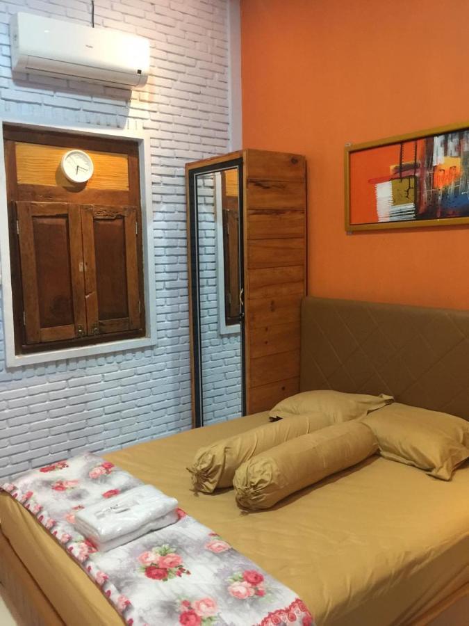 Djoglo Djatimalang Guesthouse Blitar Kültér fotó
