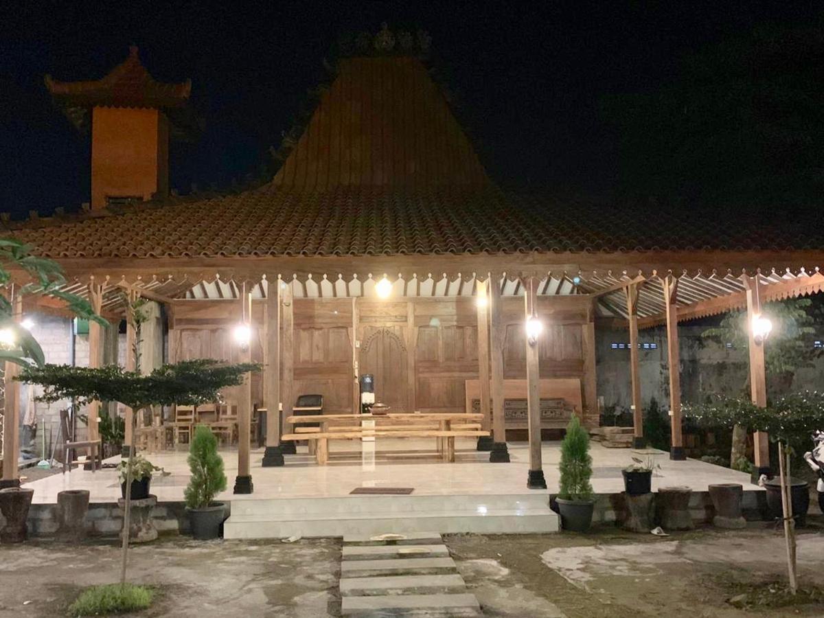 Djoglo Djatimalang Guesthouse Blitar Kültér fotó