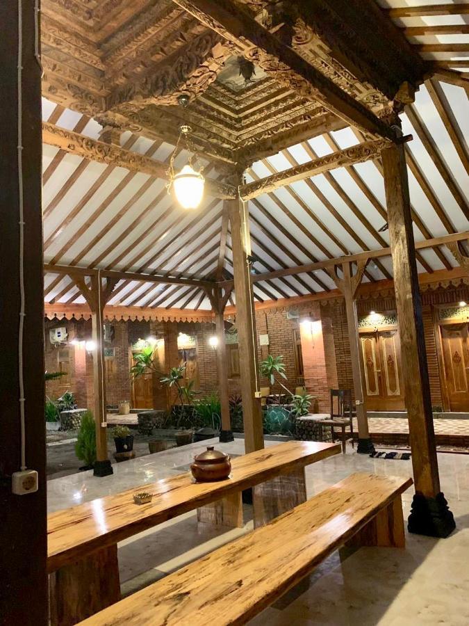 Djoglo Djatimalang Guesthouse Blitar Kültér fotó