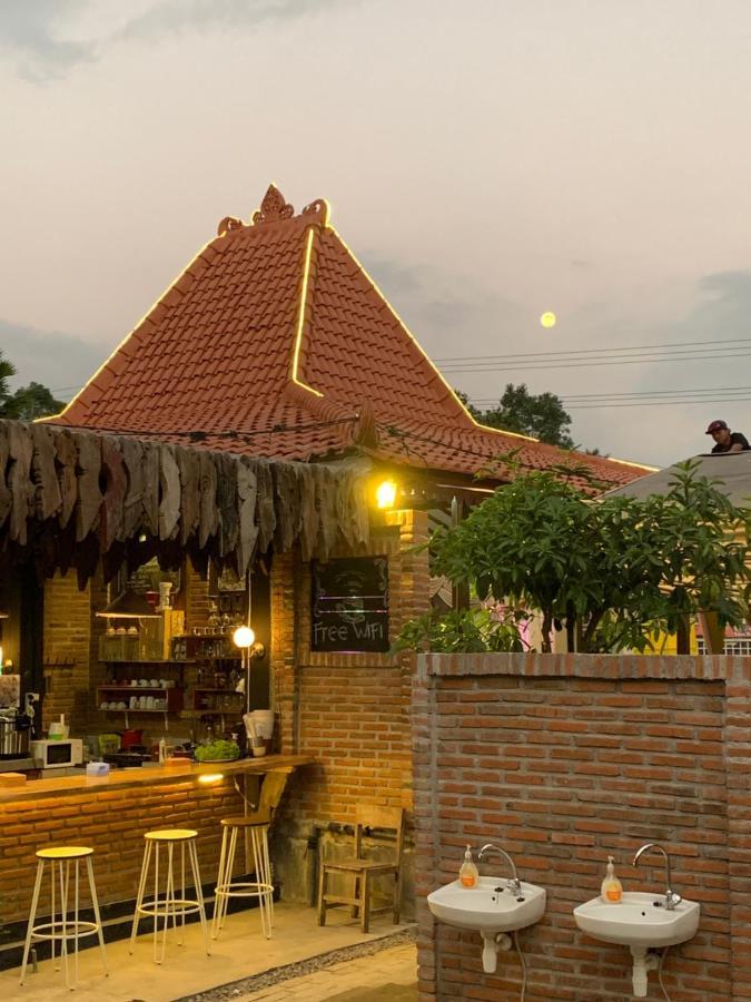 Djoglo Djatimalang Guesthouse Blitar Kültér fotó