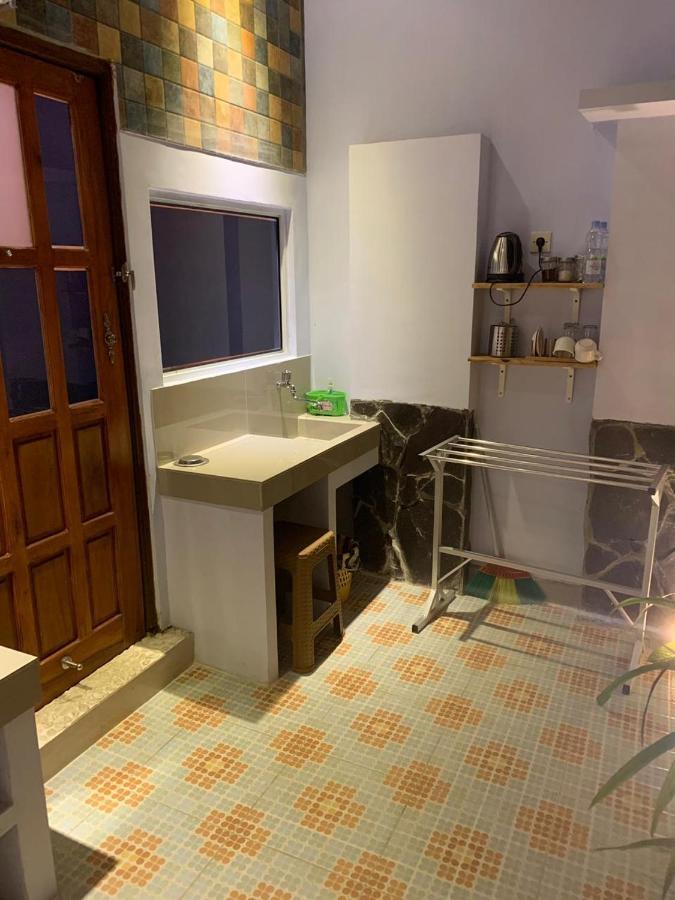 Djoglo Djatimalang Guesthouse Blitar Kültér fotó