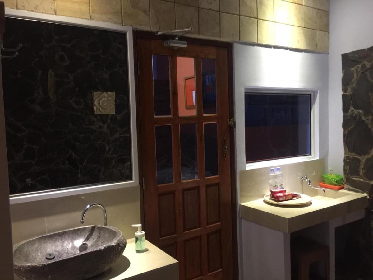 Djoglo Djatimalang Guesthouse Blitar Kültér fotó